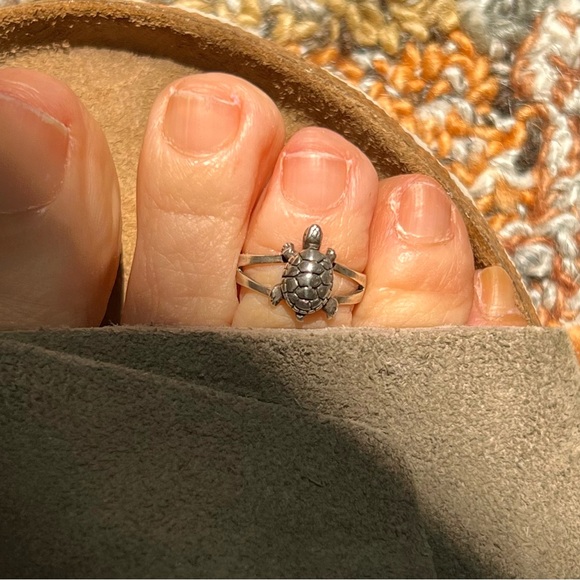 Jewelry - Adorable SS Turtle Toe or Pinky Ring